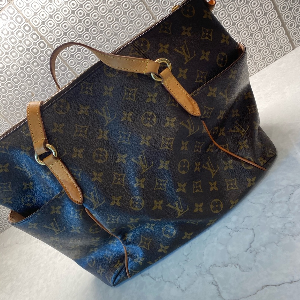 Louis Vuitton totally handbag monogram canvas